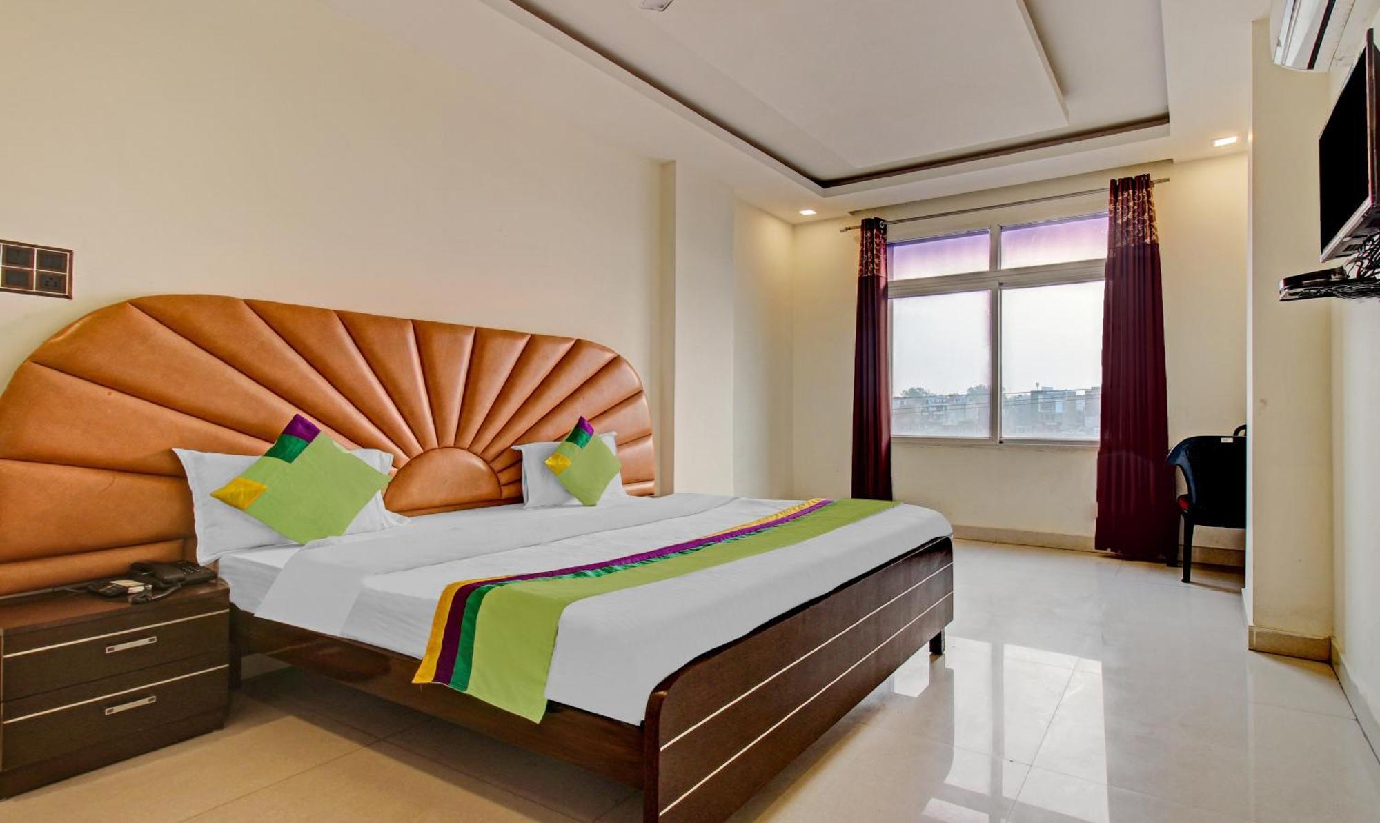 Treebo Silver Grand New Agreement Hotel 3*