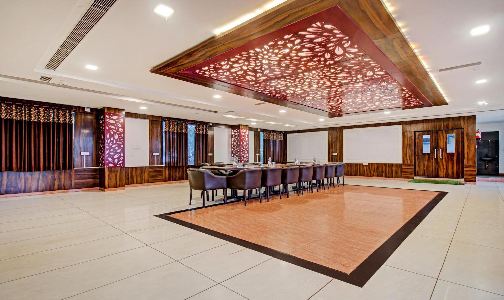 Treebo Silver Grand New Agreement Hotel Lucknow