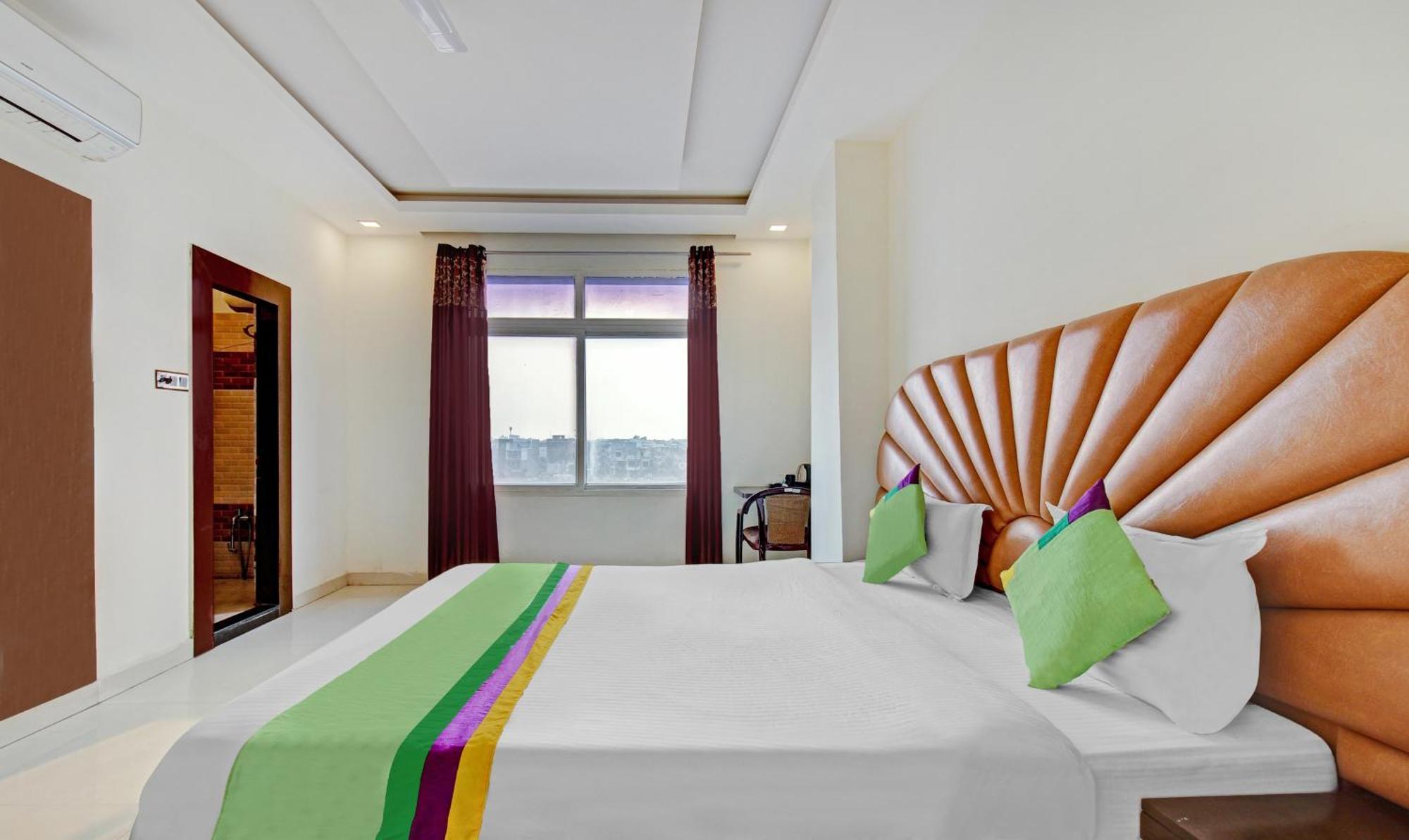Treebo Silver Grand New Agreement Hotel 3*