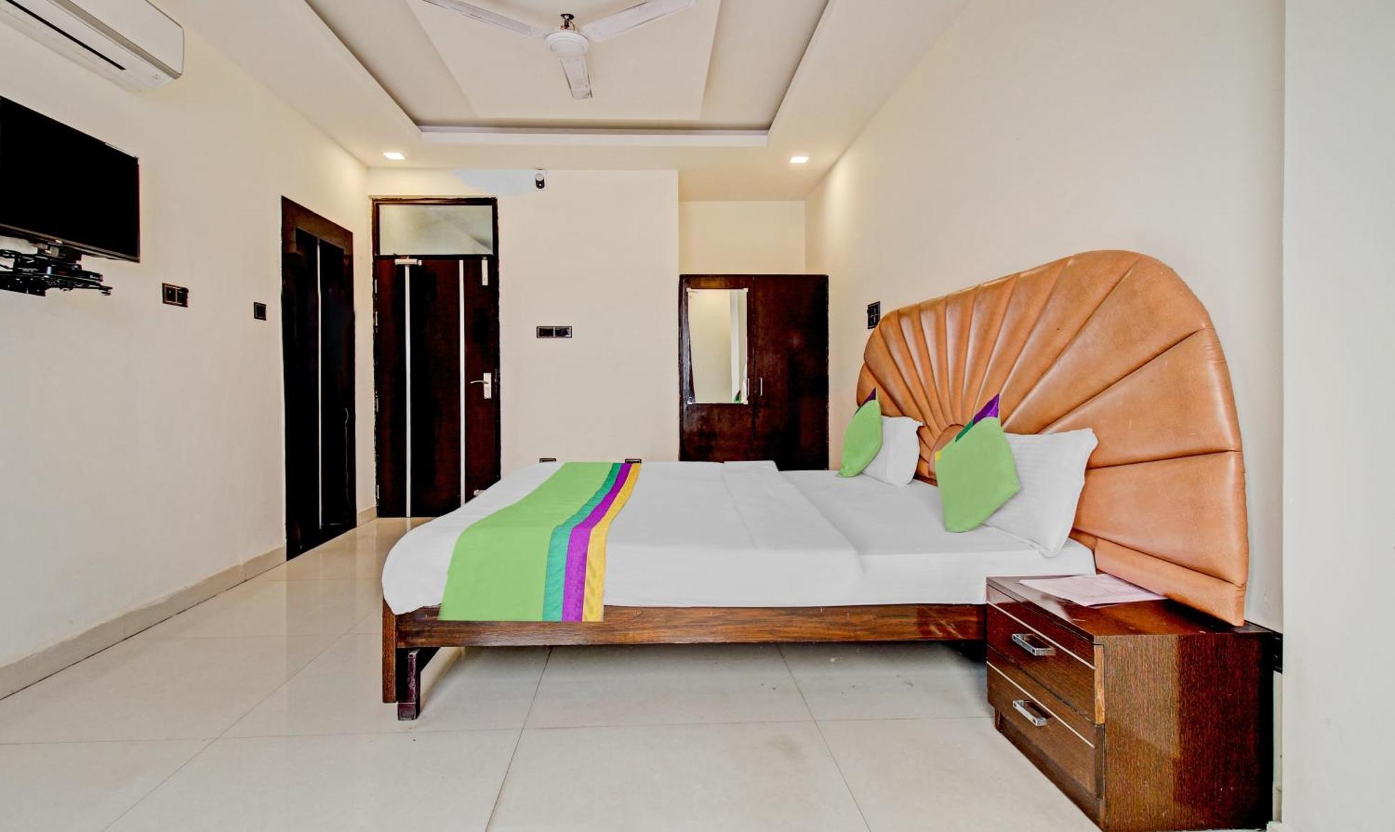 Treebo Silver Grand New Agreement Hotel Lucknow